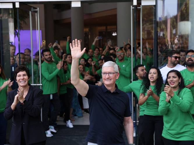 Tim Cook opent allereerste Apple-winkel in India