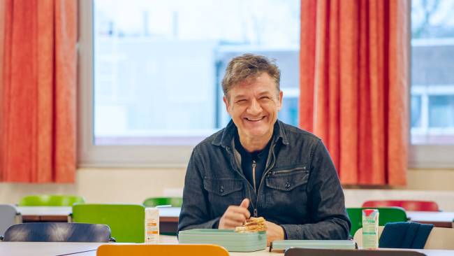 Bart Peeters: "Meisje versieren door vernederende volksdans"