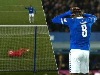 KIJK. Amadou Onana beleeft pijnlijke avond met vreemde penaltymisser die Everton bekerexit kost