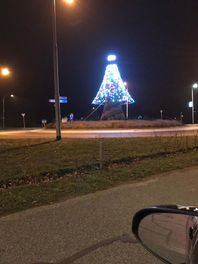 Digitale kerstboom op rotonde Udenhout is gigantische reclamezuil