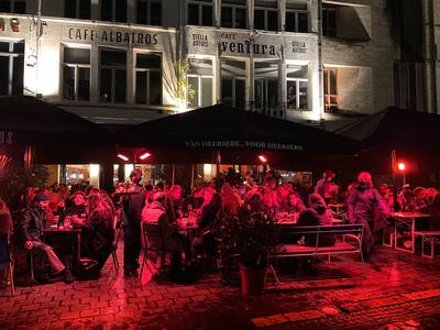 Vervroegde sluiting cafés verloopt vlot in Gent, maar met een pruillip: “Ze nemen ons geluk weer weg, en dat had vermeden kunnen worden”