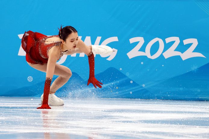 Kunstschaatsster Zhu Yi kreeg een golf van kritiek te verwerken nadat ze meerdere keren viel op de Olympische Winterspelen.