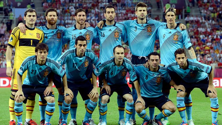 De basisformatie van Spanje telt vier spelers van Real Madrid. Naast keeper Iker Casillas, zijn ook Xabi Alonso (bovenste rij, tweede van links), Sergio Ramos (bovenste rij, derde van links) en Alvaro Arbeloa (onderste rij, tweede van links) afkomstig van de landskampioen. Beeld epa