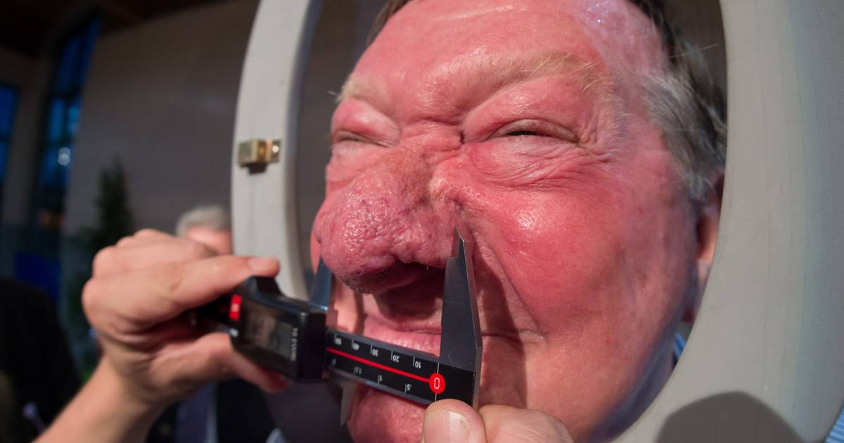 Titelverdediger grootste neus van de wereld wint opnieuw Nieuws AD.nl