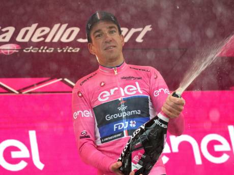 Geraint Thomas staat roze trui af aan Bruno Armirail, Bauke Mollema komt tekort in vlucht veertiende etappe Giro d’Italia