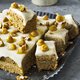 Smullen maar: Oranjekoek met gekaramelliseerde hazelnoten