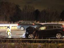 Vrouw (28) uit Tilburg overlijdt bij zwaar ongeluk met vier auto's op Midden-Brabantweg