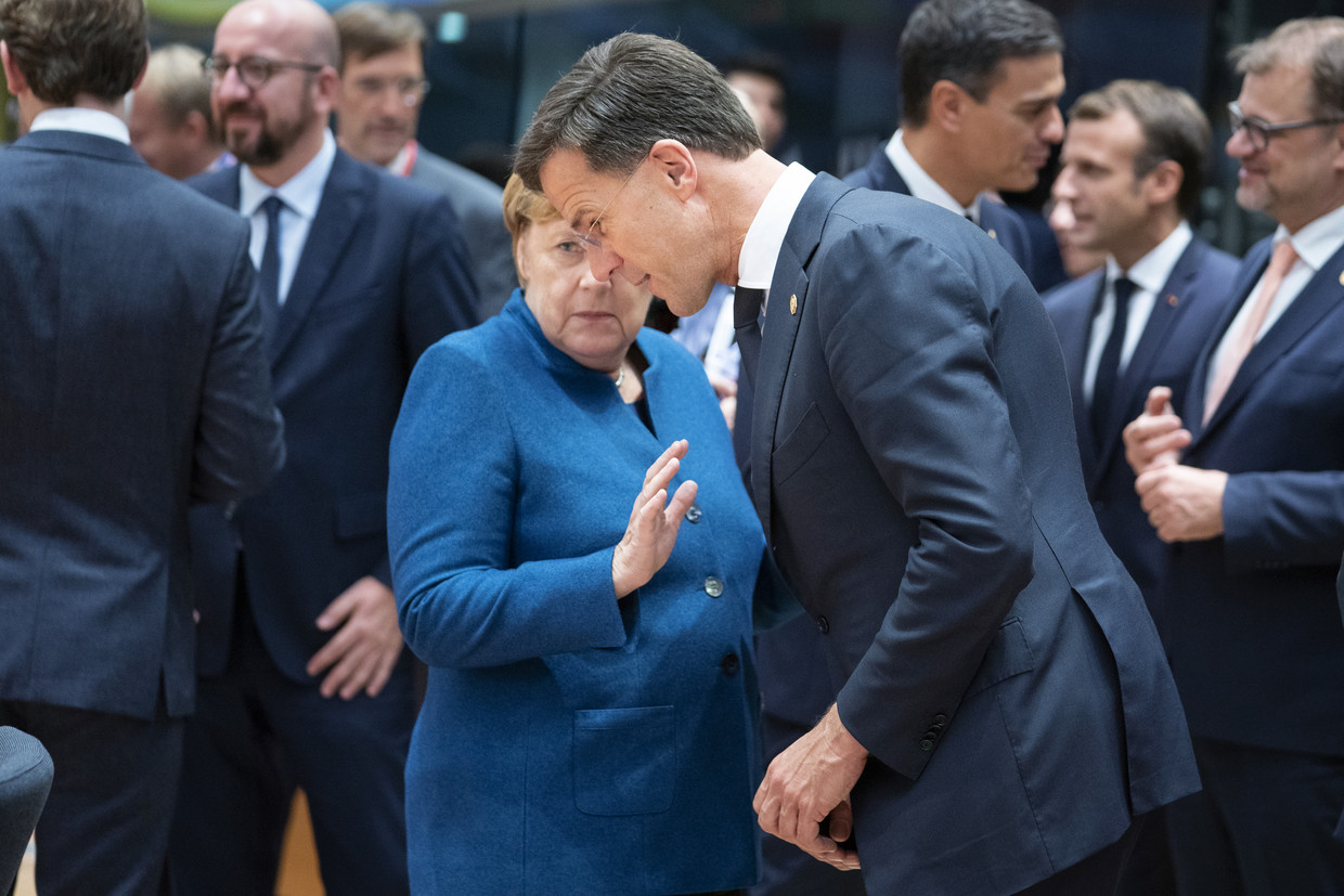 Volgens premier Rutte is voor Angela Merkel elk probleem dat zich aandient 'schwer, schwer, schwierig, schwierig'.
  Beeld Getty