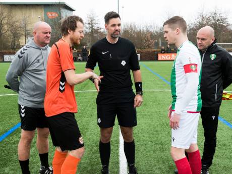 ‘Flikkertje’ kost Dubbeldam schorsing: ‘Als dit de norm wordt, dan eindigt elke wedstrijd met rode kaarten’