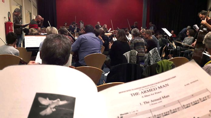 Repetitie van ‘The Armed Man – A Mass for Peace’