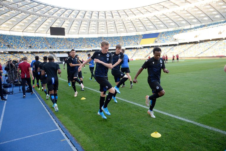 Vlietinck en Tau trainen in het stadion van Kiev. Beeld Photo News