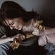 Iris (32) had last van bijwerkingen door het slikken van antidepressiva: ‘Ik werd zo agressief, ik herkende mezelf niet meer’
