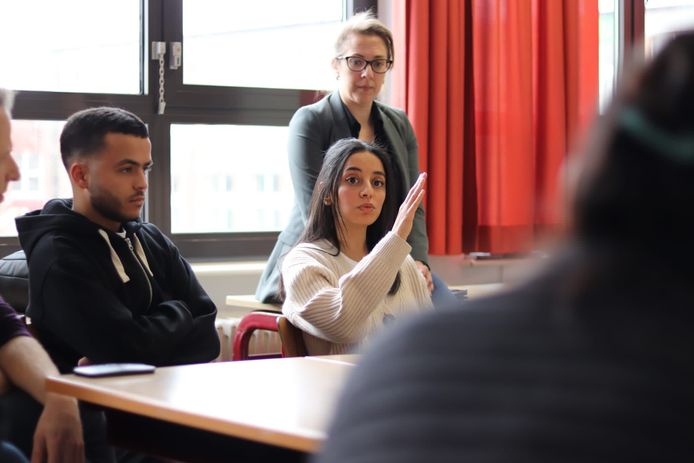 Leila E.M. van jeugdwerking Kras: "Door de problemen van de jongeren in kaart te brengen, kunnen we doelgerichter individuele trajecten opstellen. In veel gevallen kan je zo de uitstroom voorkomen."
