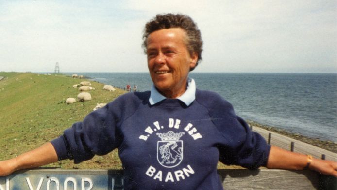 Nelly de Broekert voer voor de Waterlijn door de Amersfoortse grachten.