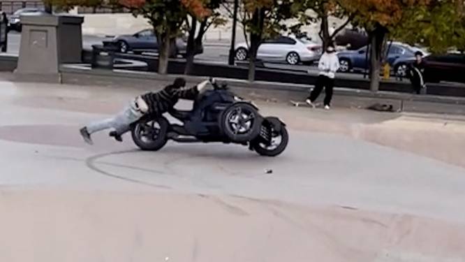 Stunt in skatepark eindigt met gigantische fail