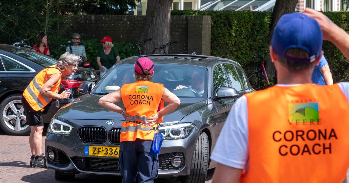 Corona coach: Marja begeleidt bezoekers van Domburg | Walcheren | pzc.nl