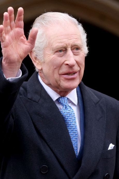 Koning Charles pakt zijn werk weer op, artsen zien ‘bemoedigende vooruitgang’