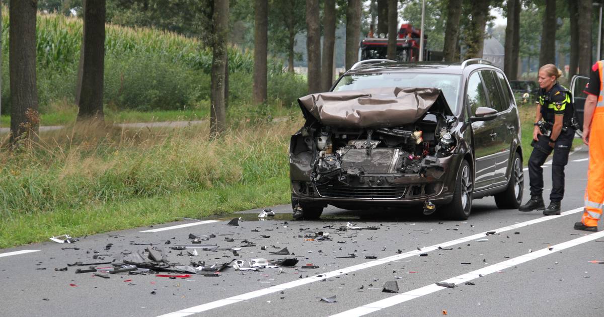 N743 tussen Borne en Zenderen dicht na ongeluk.