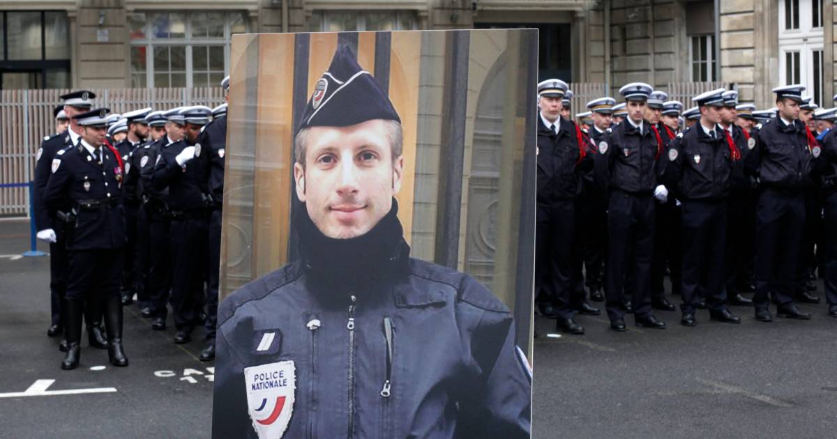 Tien jaar cel voor hoofdbeschuldigde aanslag op politie op Champs-Élysées.