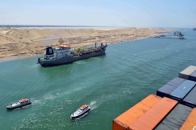 Een vrachtschip op het Suezkanaal. Beeld reuters