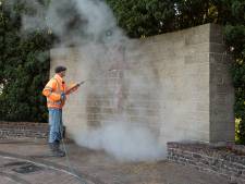Hakenkruizen en Hitler-teksten verwijderd van Baarns oorlogsmonument