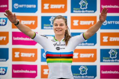 Lotte Kopecky schrijft opnieuw geschiedenis: wereldkampioene topt als eerste Belgische renster ooit UCI-ranking