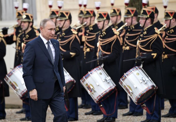 De Russische president Vladimir Poetin, vandaag bij zijn aankomst aan het Élysée in Parijs.