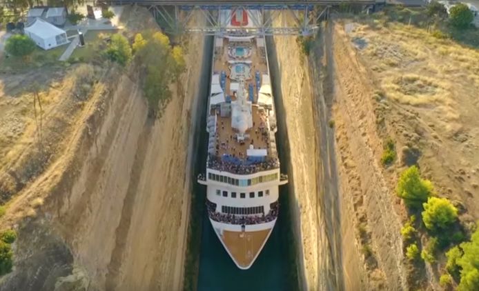 De Braemar in het nauwe kanaal