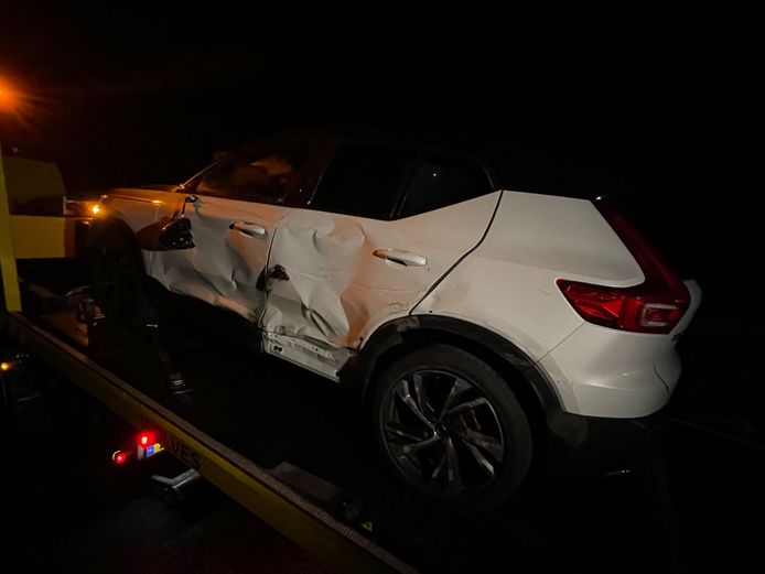 Een auto en een vrachtwagen zijn dinsdagavond met elkaar in botsing gekomen op de A1 ter hoogte van Rijssen