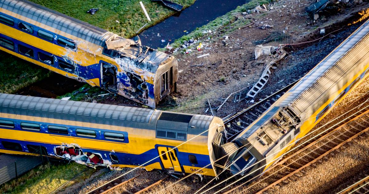 Dode en tientallen gewonden bij ernstig treinongeluk Voorschoten: ‘Nu is het goed mis’.