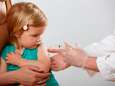 Arts dient vaccinatietwijfelaars van antwoord: “Die kinderziekten van vroeger zijn echt niet zo onschuldig”