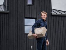 Weerman Gerrit Hiemstra moest z’n poot stijf houden voor een duurzaam droomhuis