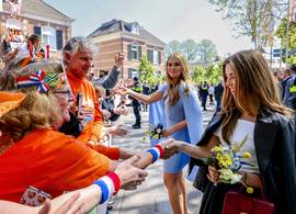 Koningsdag in Doetinchem: dít dragen Amalia en Alexia (shop de look!)