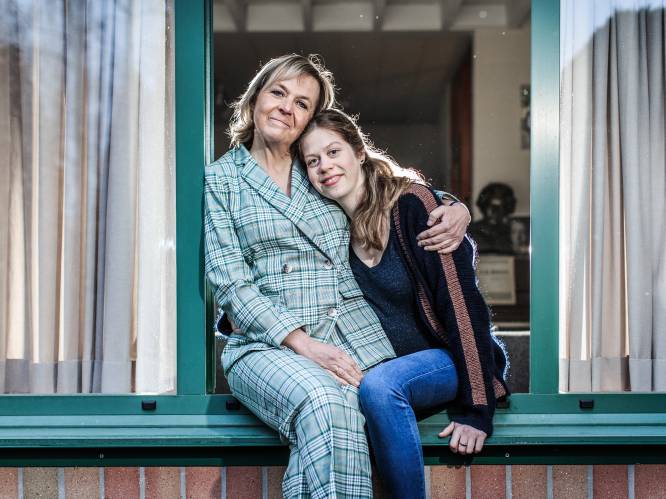 Annemie Struyf en zwangere dochter Josefien over hun band: “Ik geniet nog te veel van mijn vrijheid om fulltime ‘mamy’ te gaan spelen”