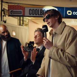 In ‘The Making of De Jeugd van Tegenwoordig’ the band itself is disrupted: ‘It became a kind of game’