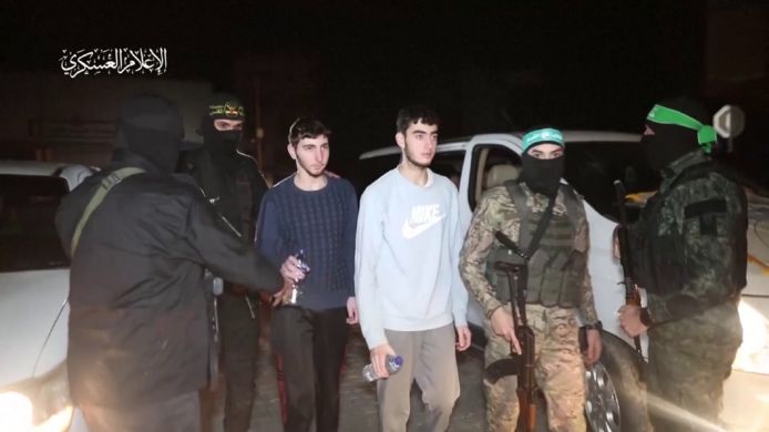 Hamas laat Nederlander Ofir Engel (18) vrij.