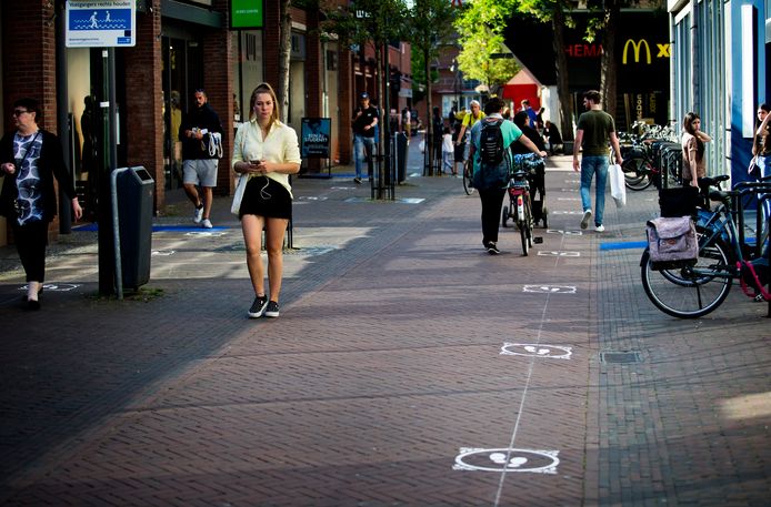 Winkelend publiek in de Delftse binnenstad wordt vanaf komend weekeinde welkom geheten door een 'ontvangstteam'.