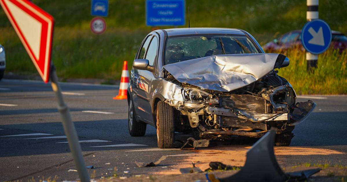 Meerdere gewonden na botsing tussen twee auto’s.
