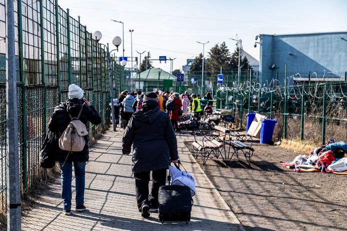 Oekraïense vluchtelingen komen toe in Medyka, Polen.