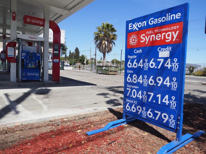 Benzineprijs tikt in Verenigde Staten nieuw record aan: omgerekend 1,25 euro per liter | |