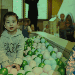 Young children can play freely at Papote in De Baarsjes (and parents eat well)