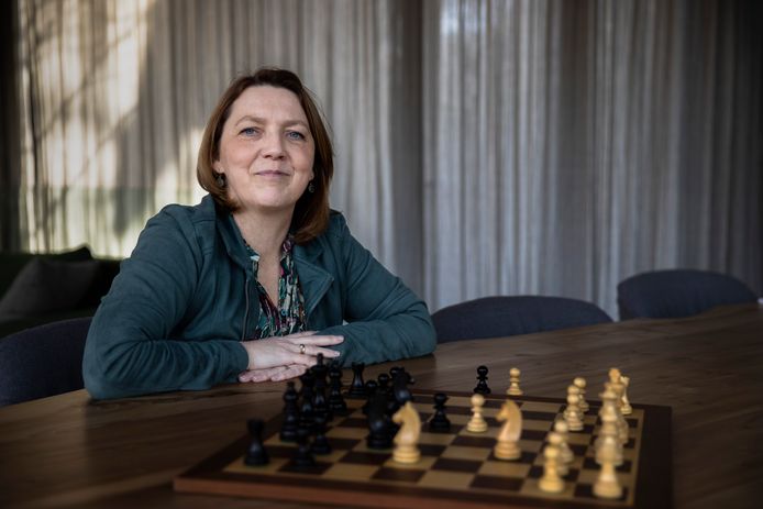 Marleen van Amerongen werd in 2016 de eerste vrouwelijke voorzitter van de schaakbond, maar moest in 2020 terugtreden omdat ze leukemie kreeg.