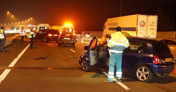 Ongeluk met vier auto's en ‘meerdere’ vrachtwagens op A50: alle rijstroken zijn weer vrij