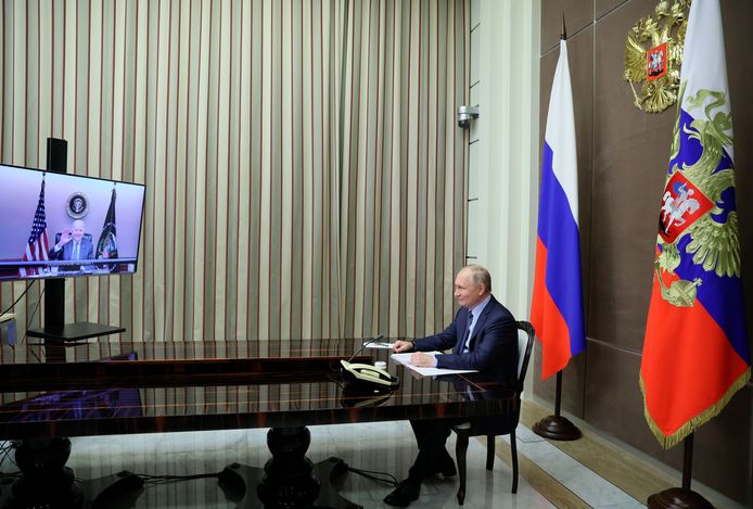 De Russische president Vladimir Poetin tijdens zijn gesprek met de Amerikaanse president Joe Biden.