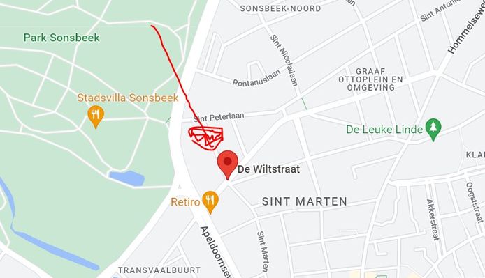 Er woedt een grote brand in de De Wiltstraat in Arnhem.