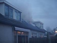 Uitslaande woningbrand in Deventer: brandweer ontruimt omliggende huizen