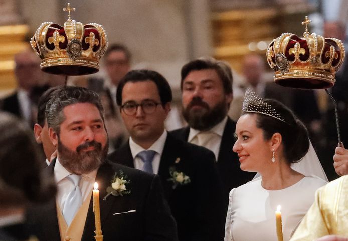 Kameel scheren Vier IN BEELD. 2.500 gasten en een tiara bezet met 450 diamanten: eerste  Russische vorstelijke bruiloft in meer dan 100 jaar is een feit | Showbizz  | hln.be