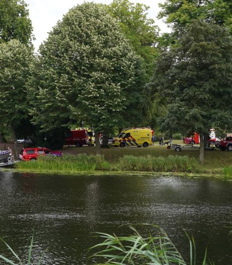 19-jarige man overlijdt tijdens zwemmen in gracht Zutphen