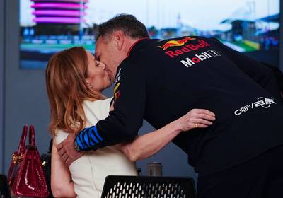 Liefdevol hand in hand, maar het lag er nét iets te dik op: overleven Geri Halliwell en F1-baas Christian Horner ‘flirtgate’?