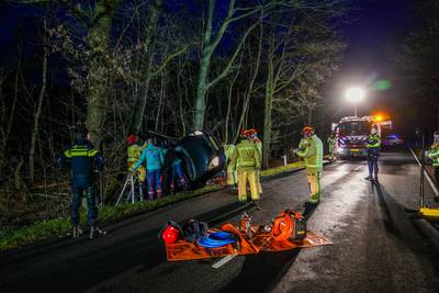Dronken bestuurder komt gekanteld in de greppel terecht in Sterksel: ‘Engeltje op haar schouder’